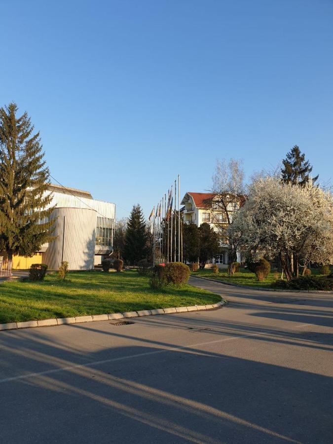 Hotel Everest Târgu-Mureş Εξωτερικό φωτογραφία